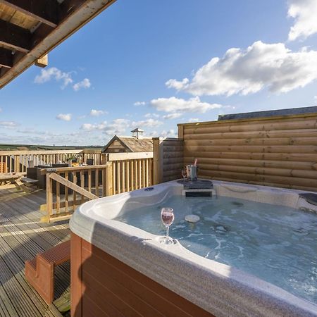 Lodge 40, Retallack Resort & Spa St Columb Major Dış mekan fotoğraf